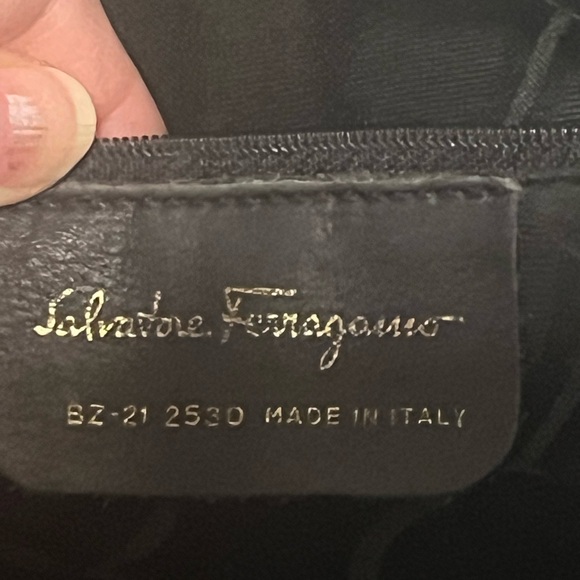 Salvatore Ferragamo Vala Shoulder Bag - Picture 10 of 12